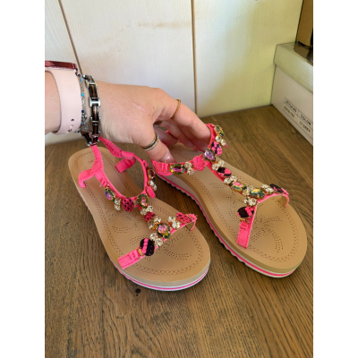 Fel roze sandalen Fel roze sandalen