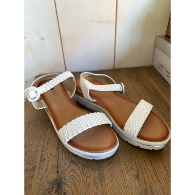 Witte sandalen Witte sandalen