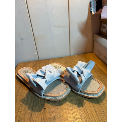 Blauwe strik slipper Blauwe strik slipper