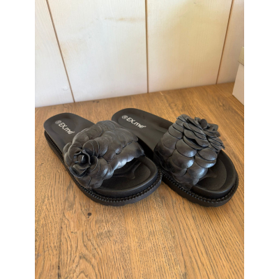 Zwarte bloem slipper Zwarte bloem slipper