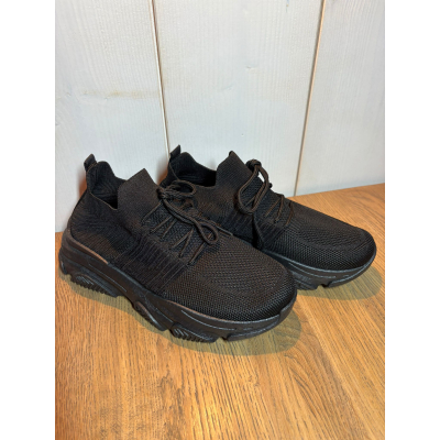 Zwarte sneaker Zwarte sneaker